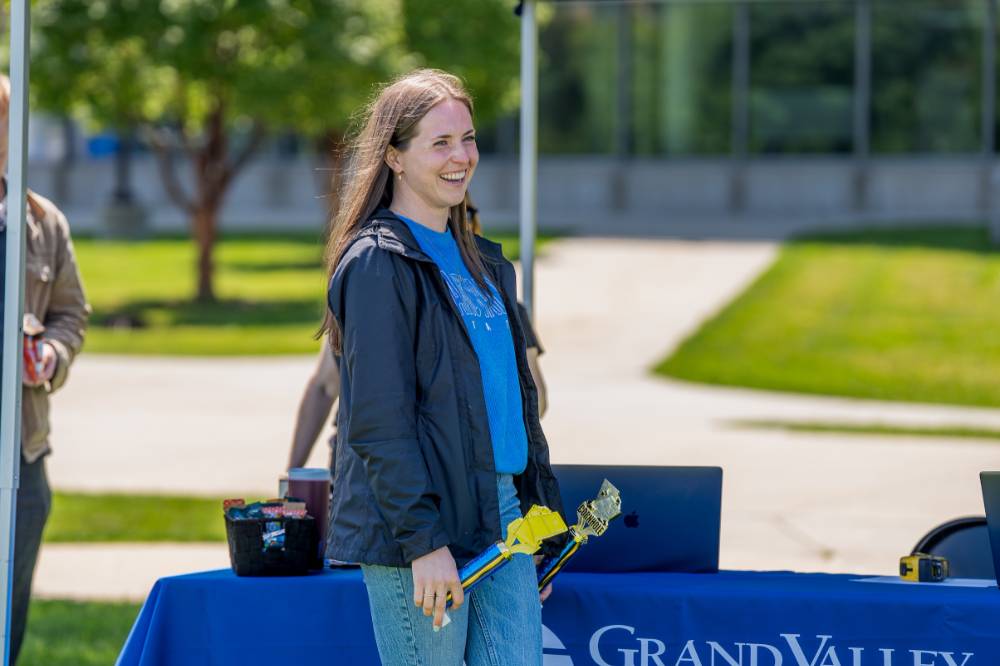 Chelsea Best presents trophies to the winning team